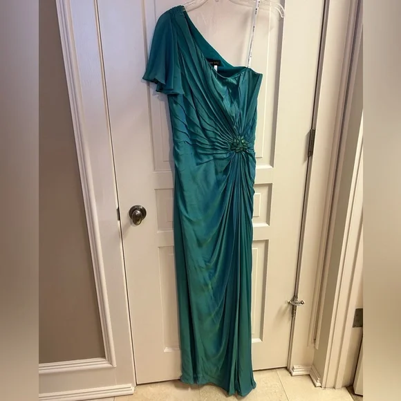 Tadashi Shoji Dresses Tadashi Shoji Iridescent Green One